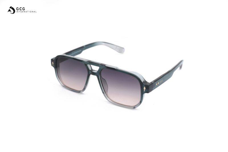 GCG Premium Aviator sunglass which comes in fine packaging and a cool case