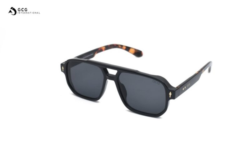 GCG Premium Aviator sunglass which comes in fine packaging and a cool case